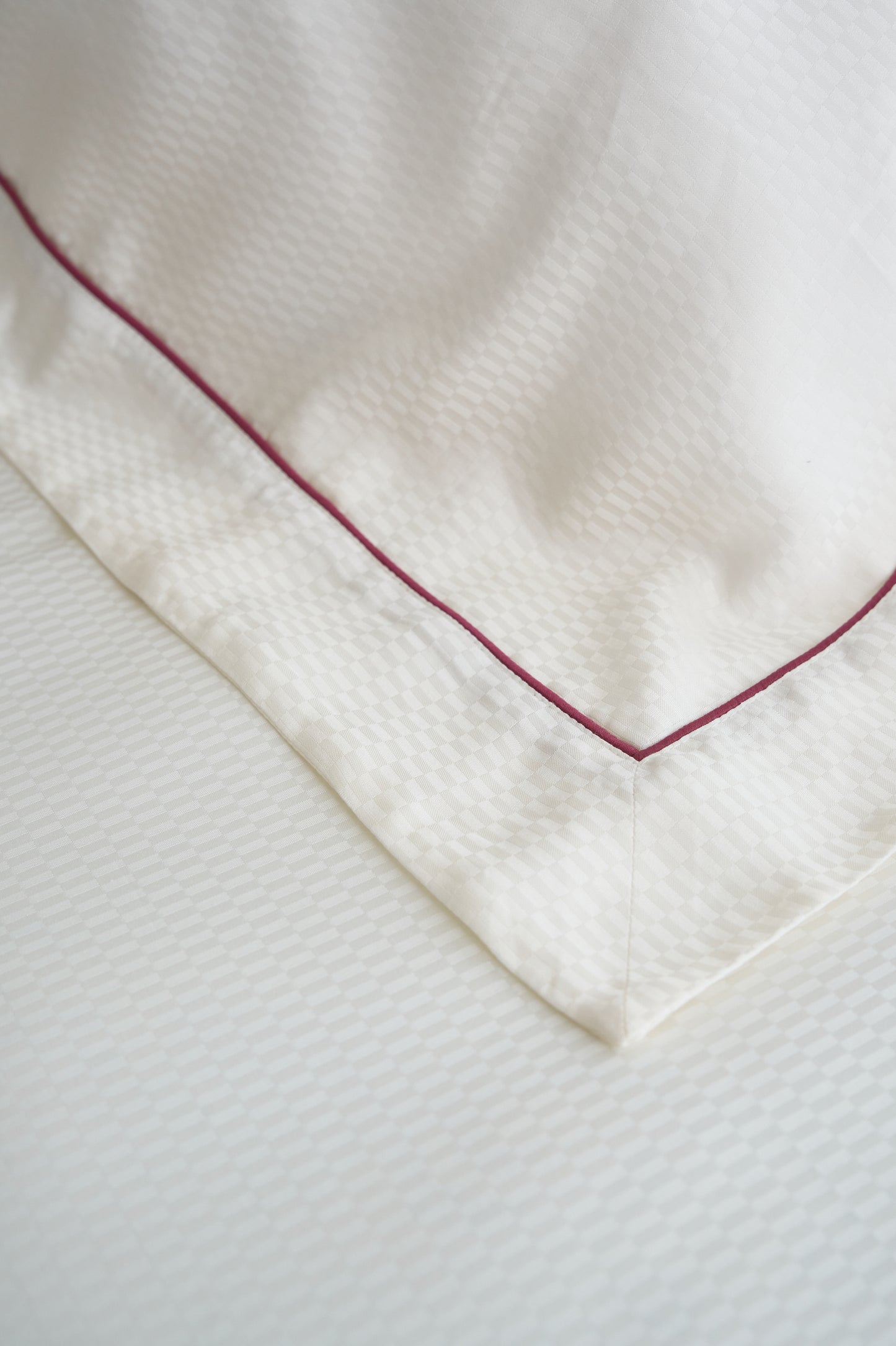 Ruby edge Bed set