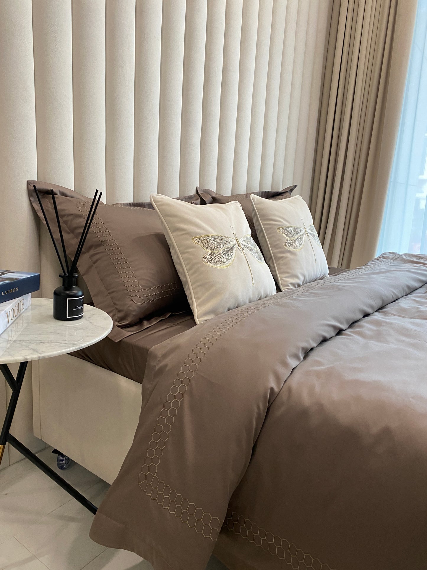 Mocha Silence Bed set