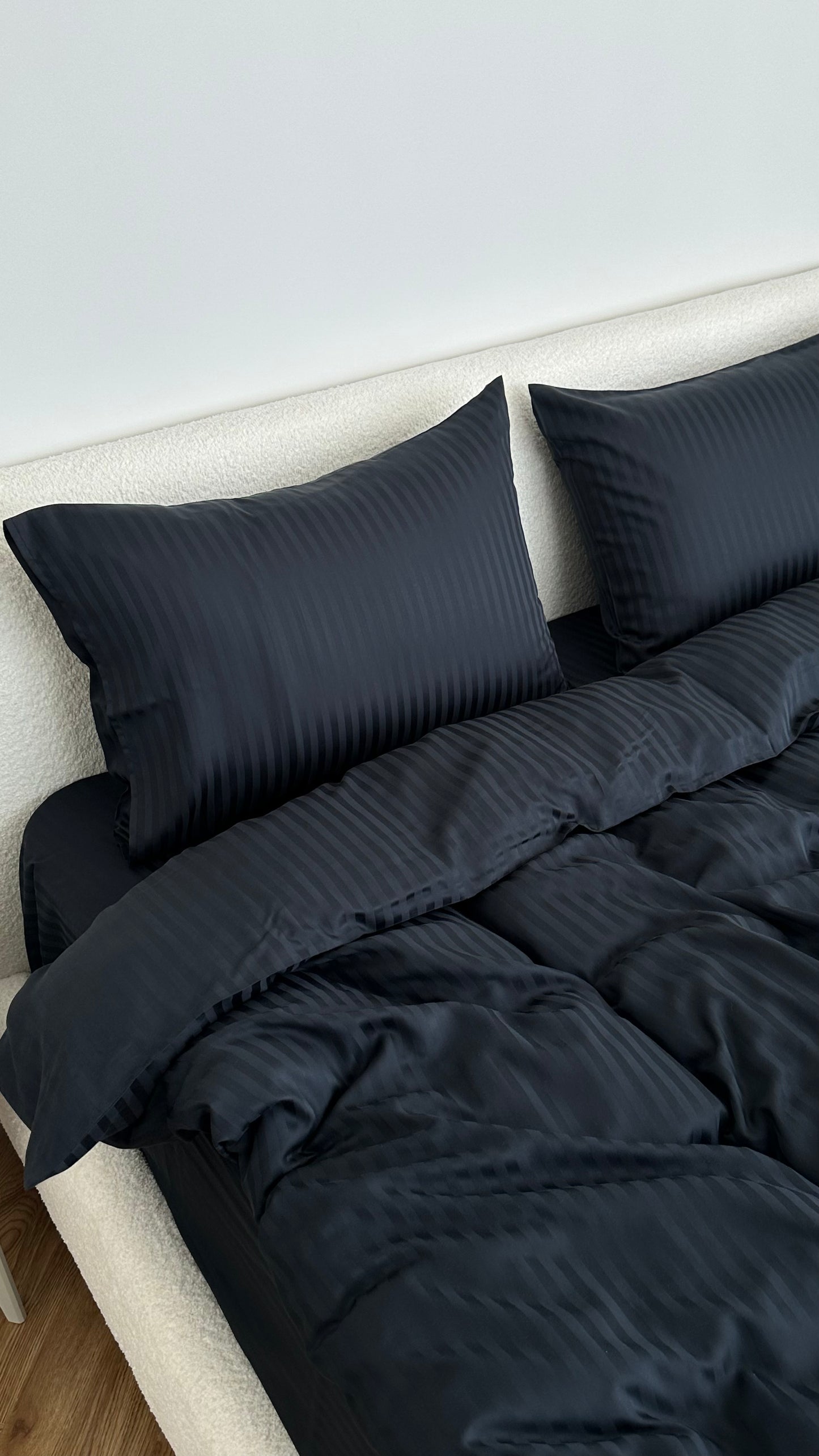 Black stripe Bed set