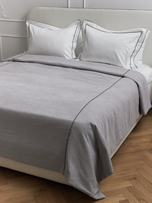Midnight trim Bed set
