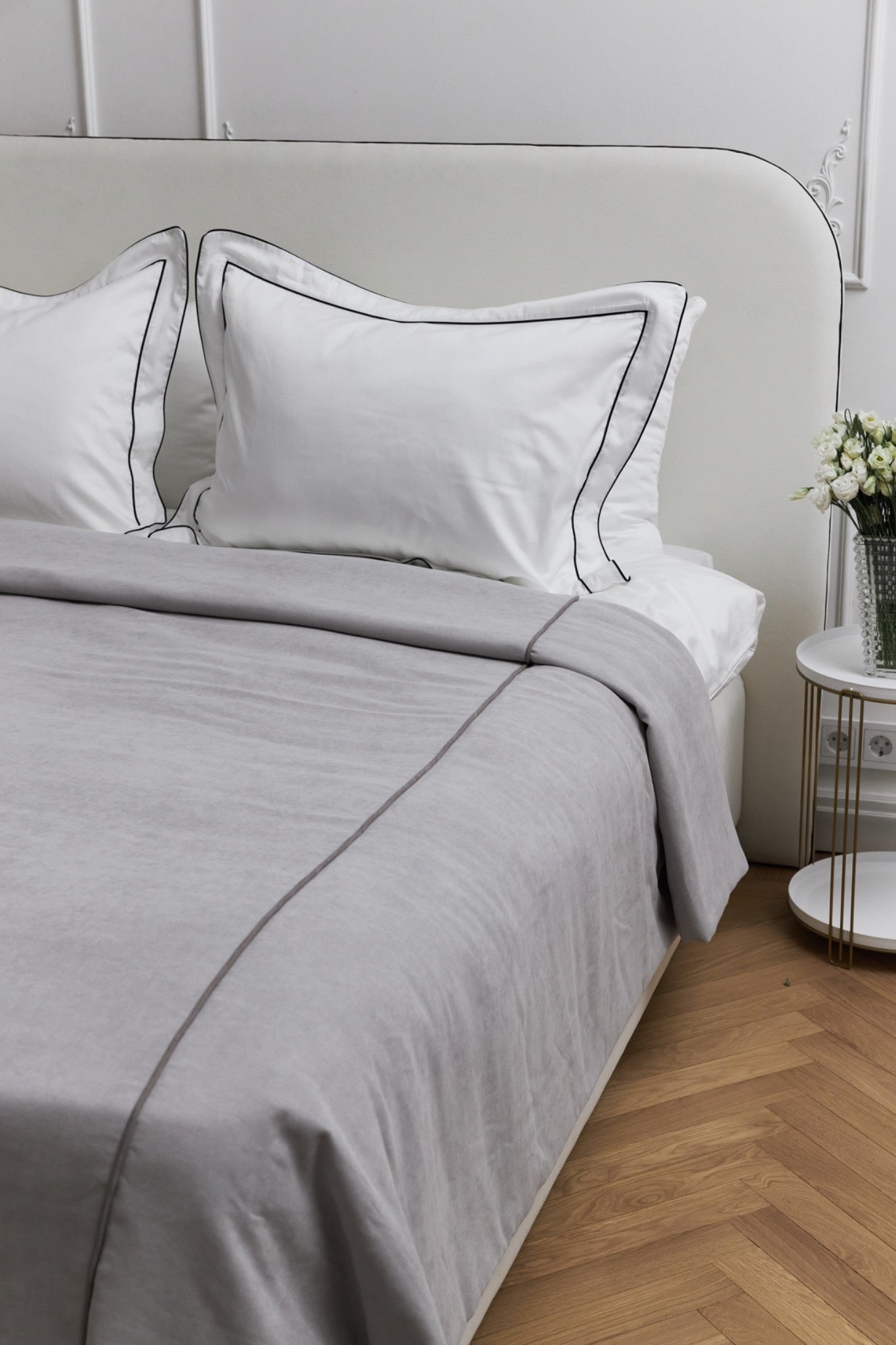 Midnight trim Bed set