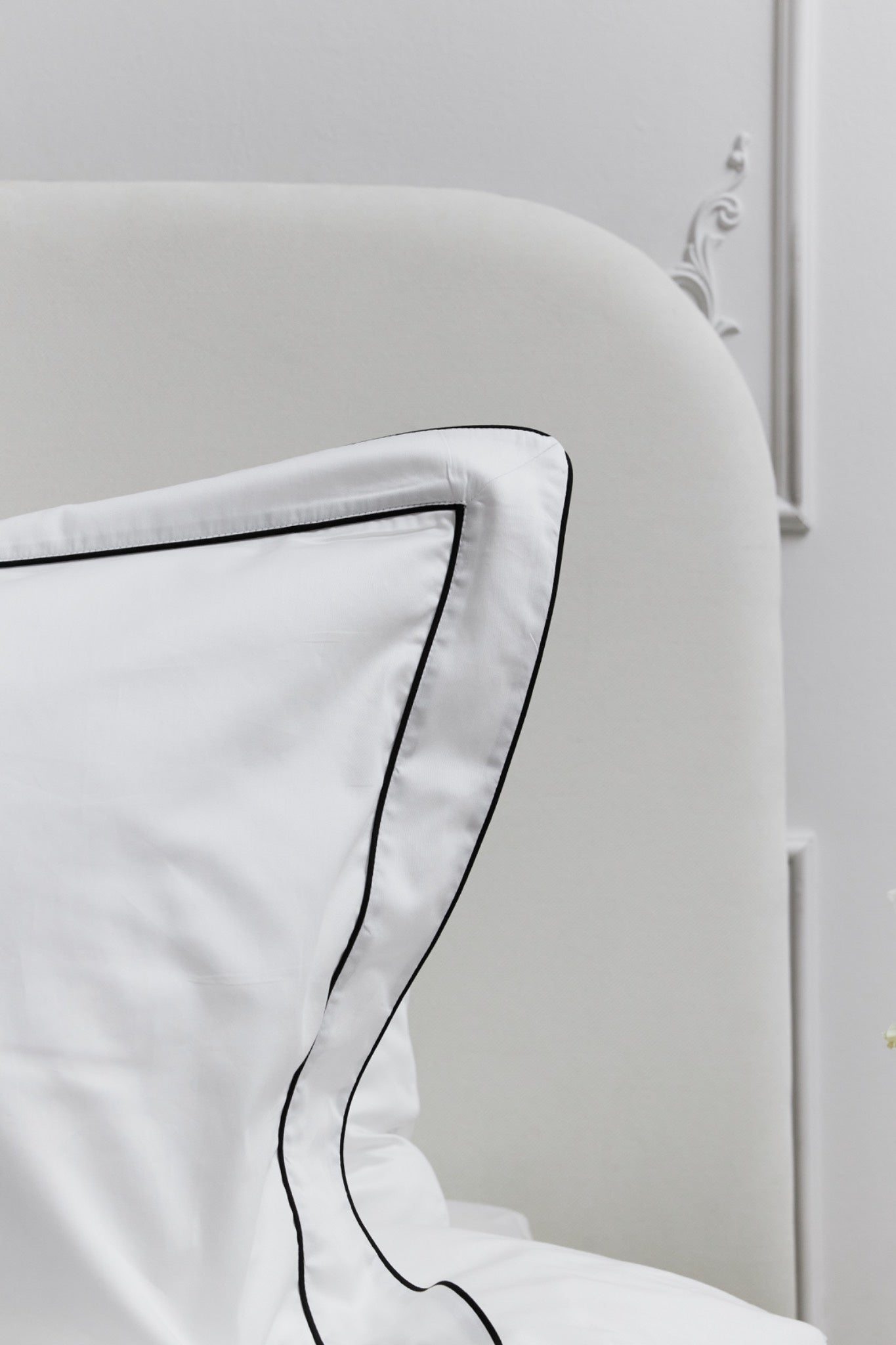 Midnight trim Bed set