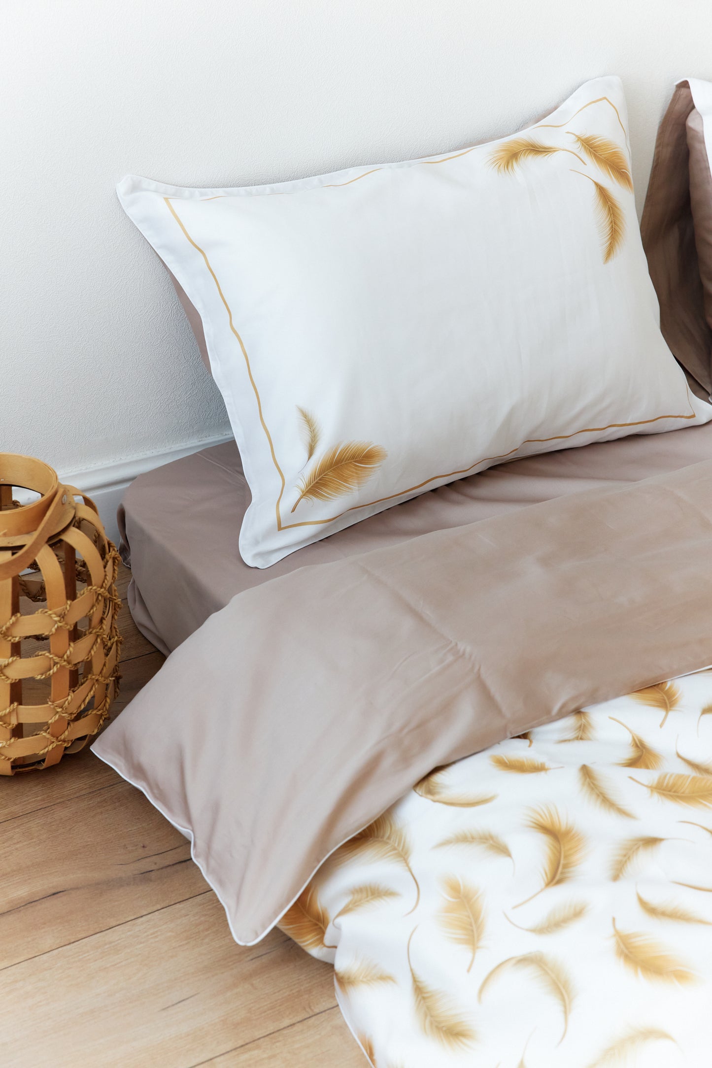 Rihla Feather Bed set