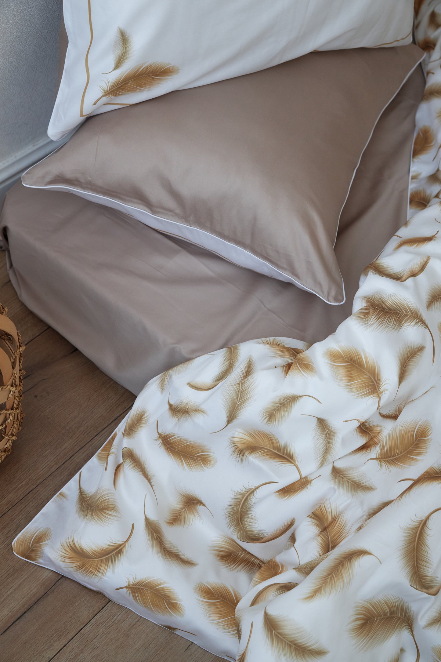 Rihla Feather Bed set