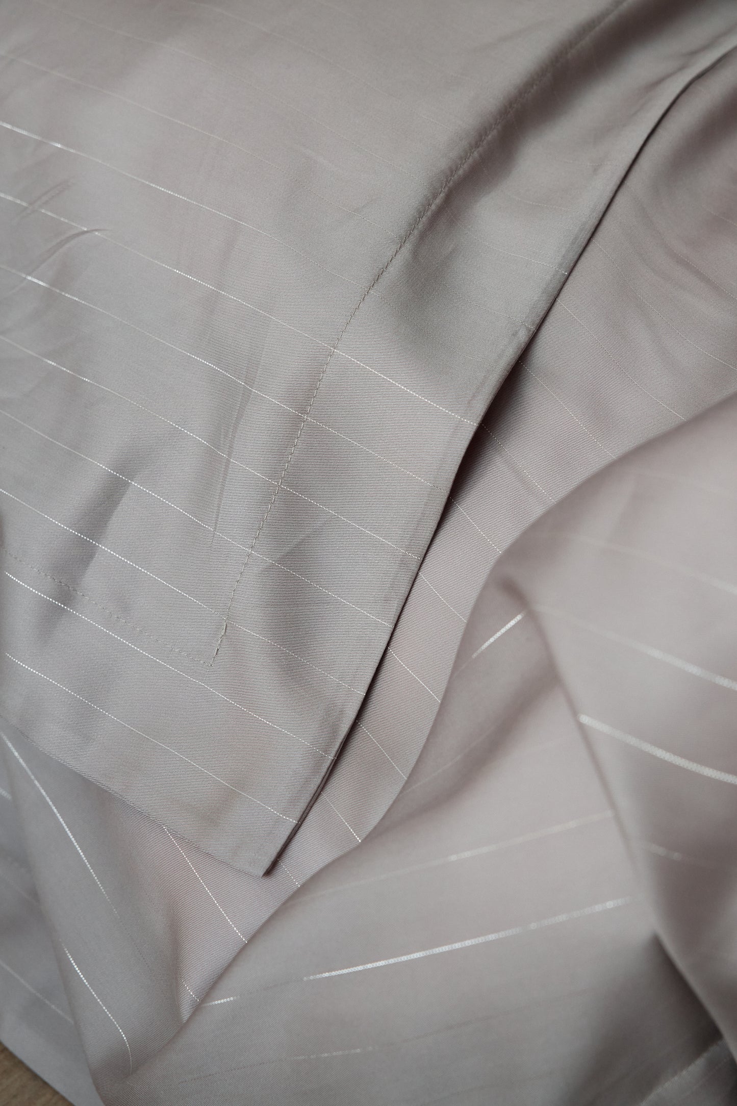 Dawn thread Bed set