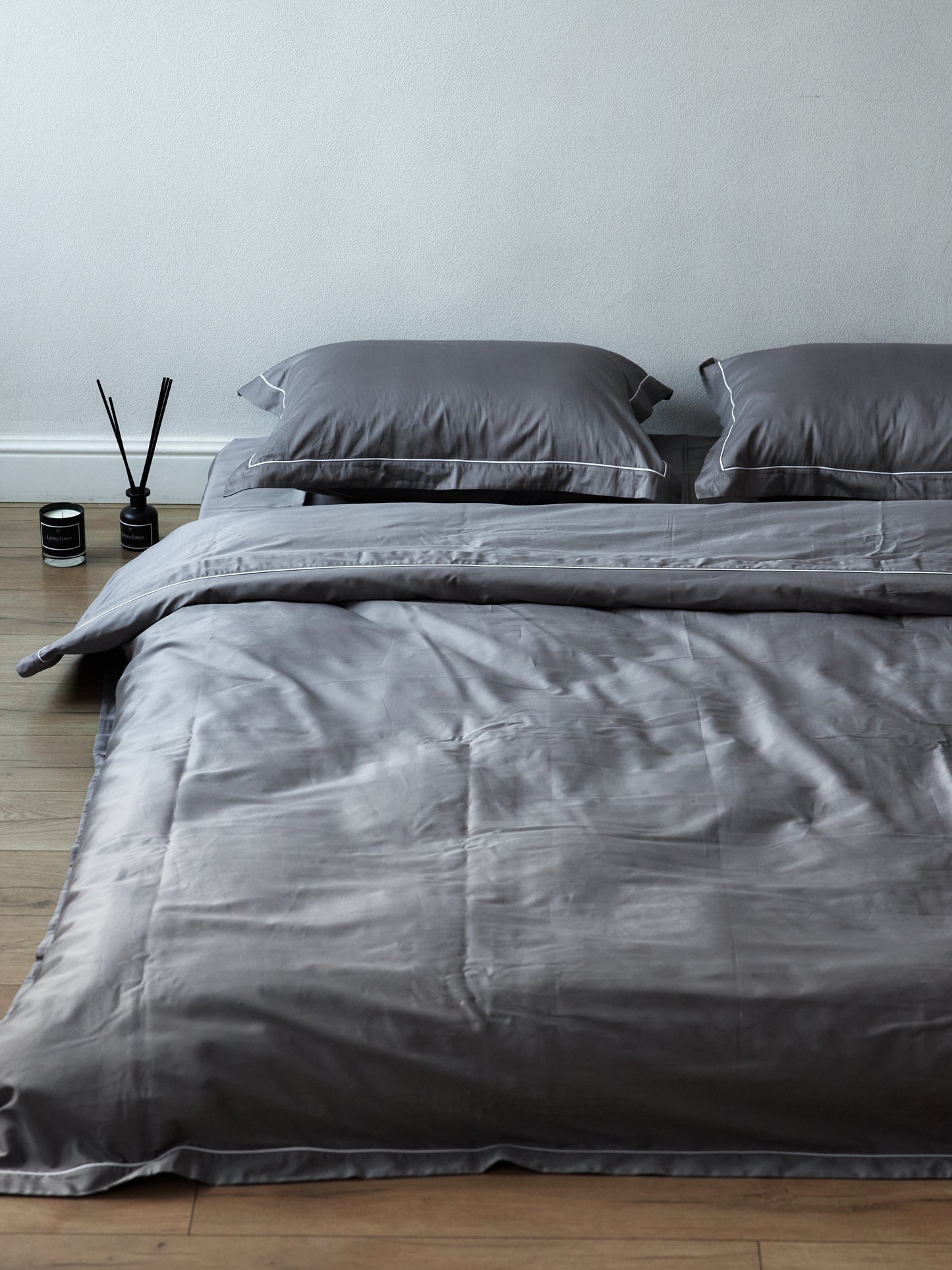 Steel mist Bed set