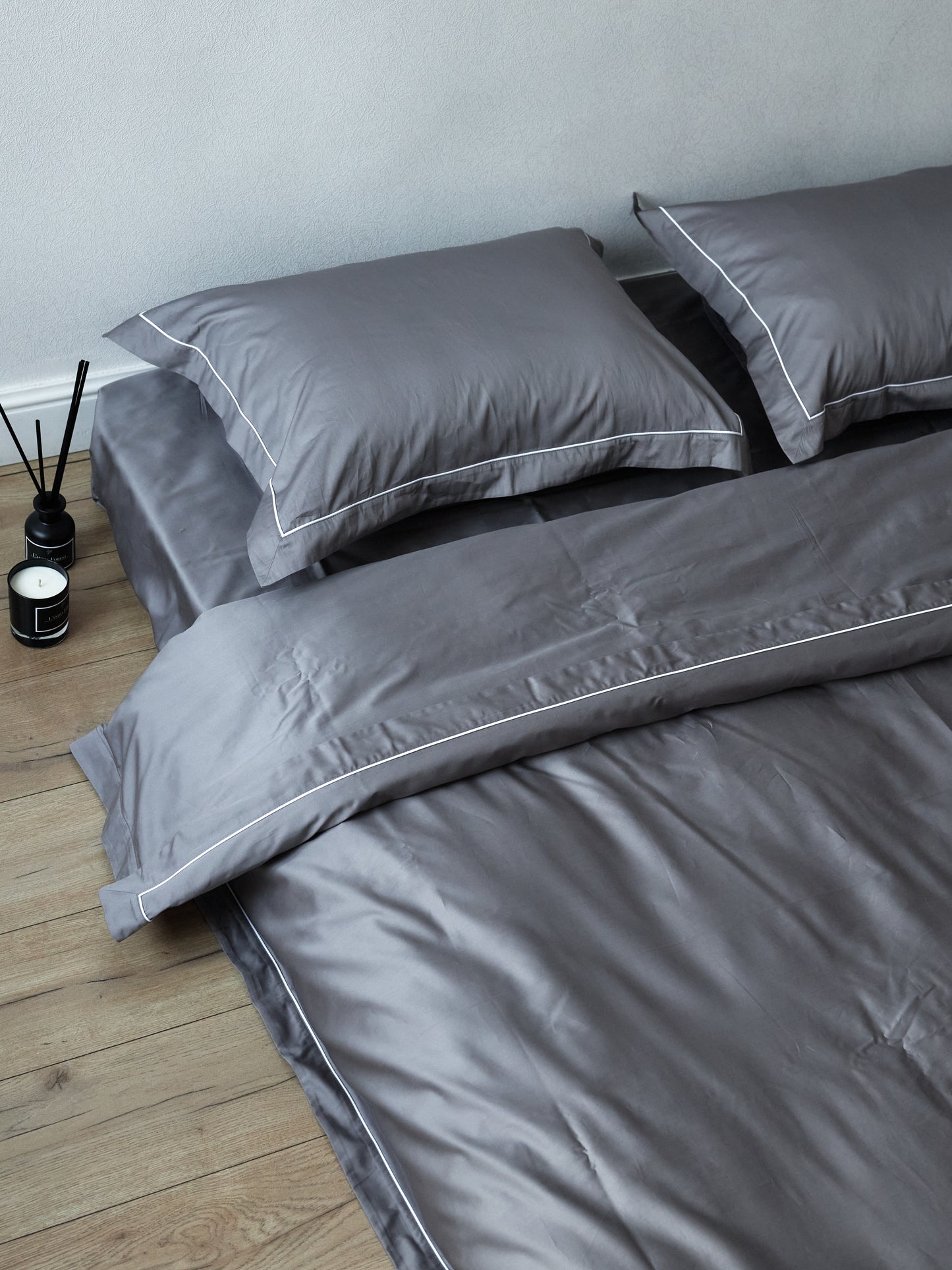 Steel mist Bed set