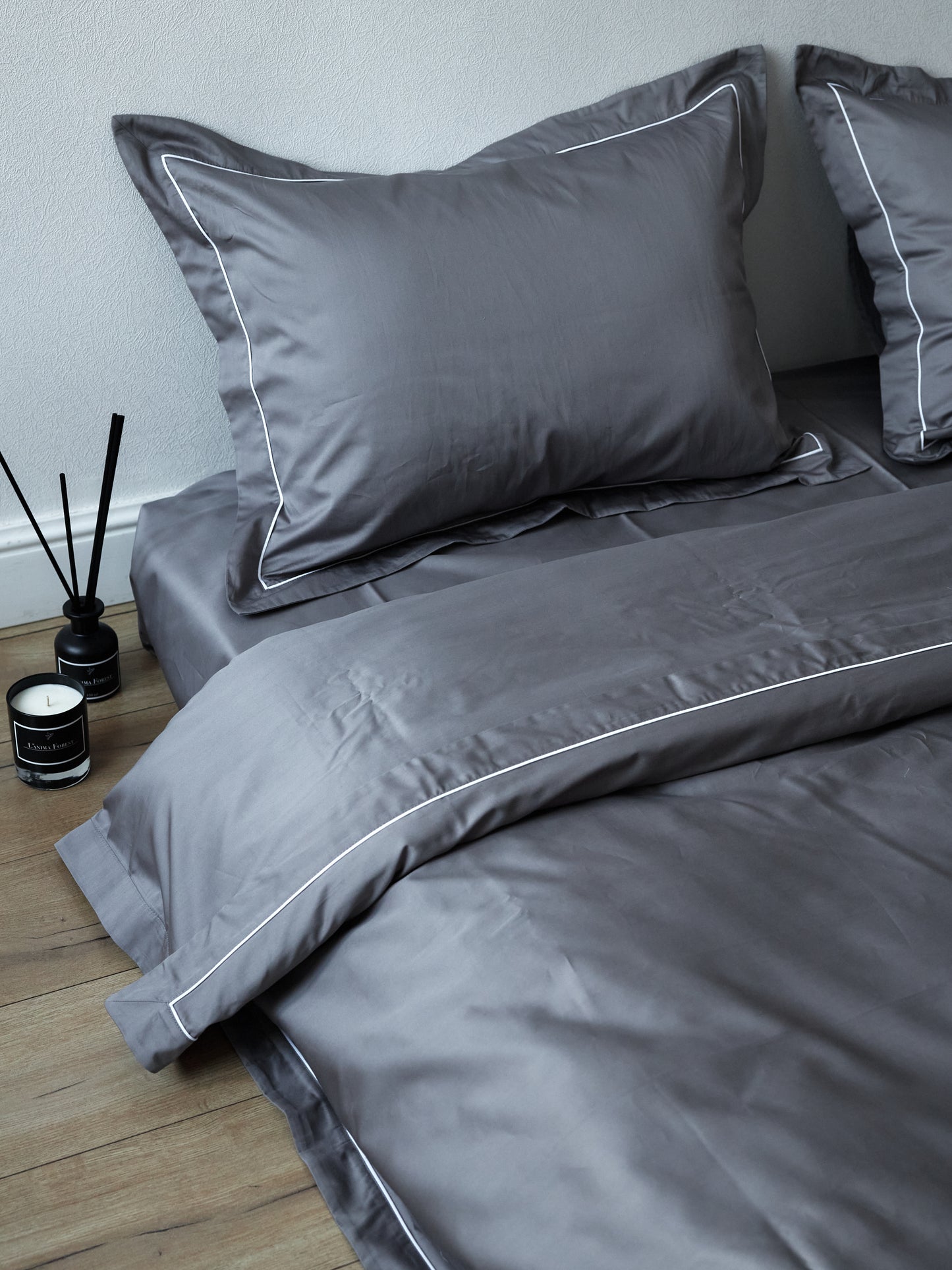 Steel mist Bed set