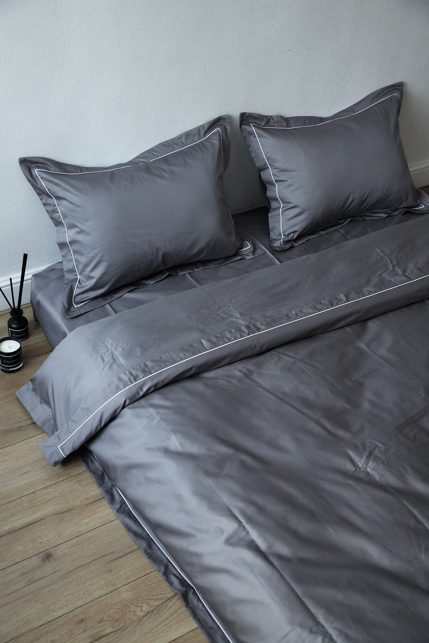 Steel mist Bed set