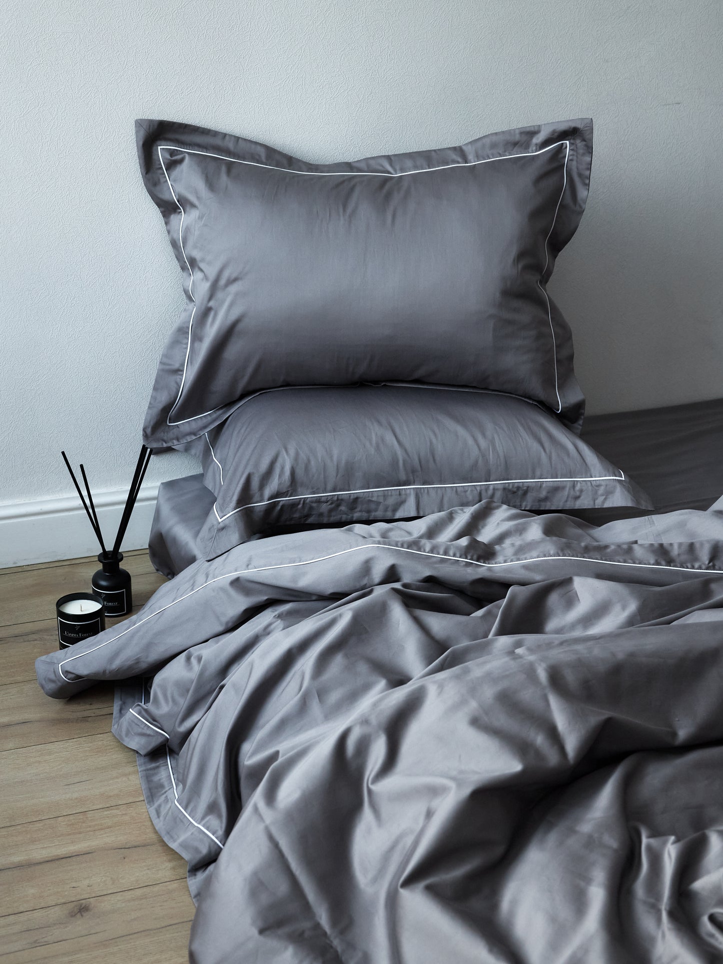 Steel mist Bed set