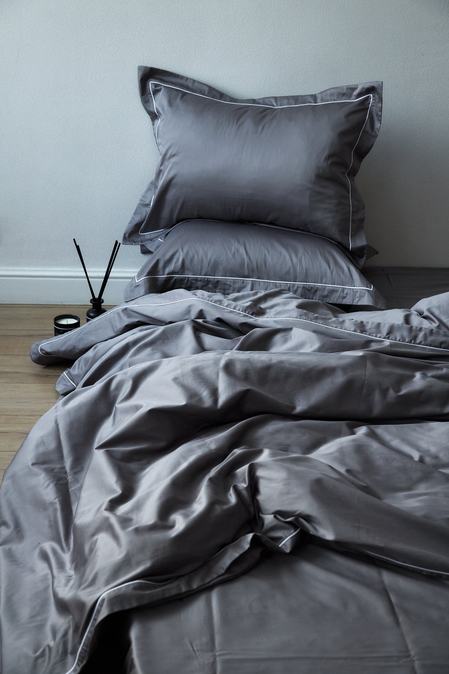 Steel mist Bed set