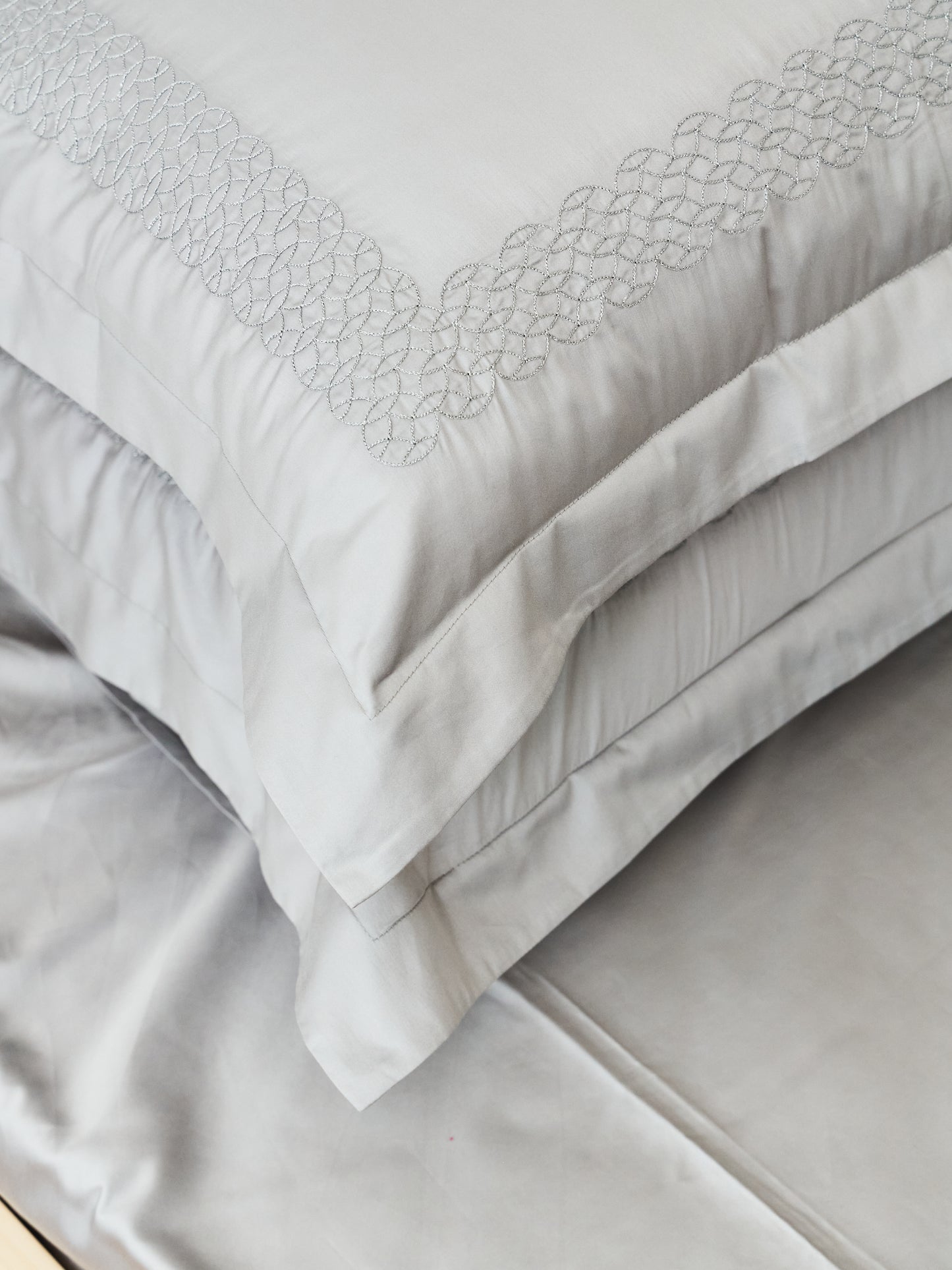 Carved light Bed set