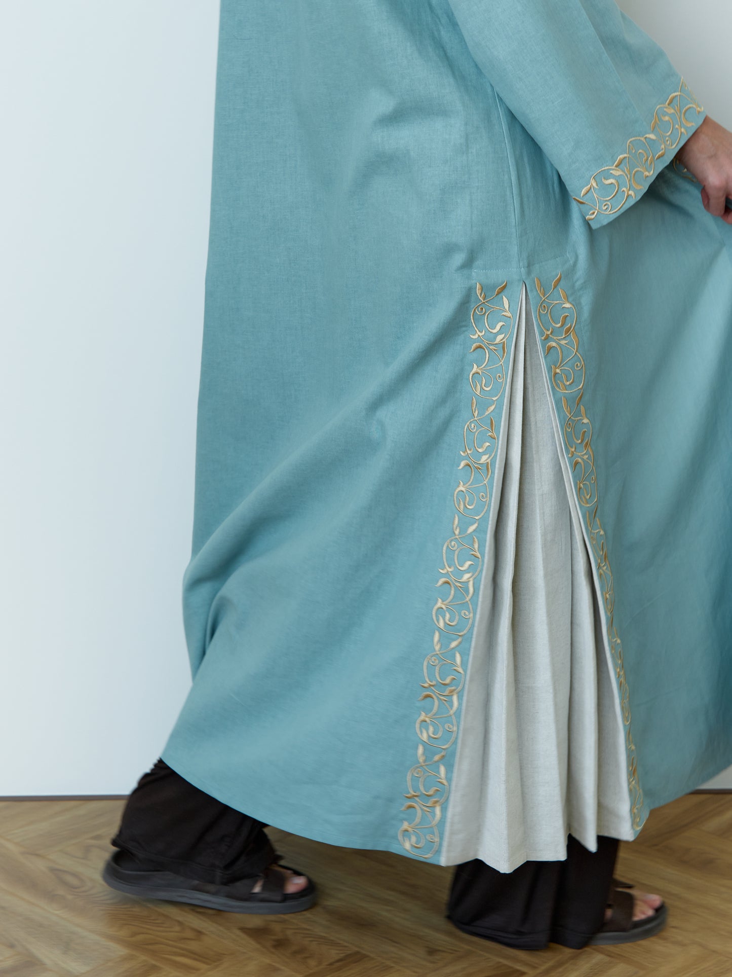 Golden script Open abaya