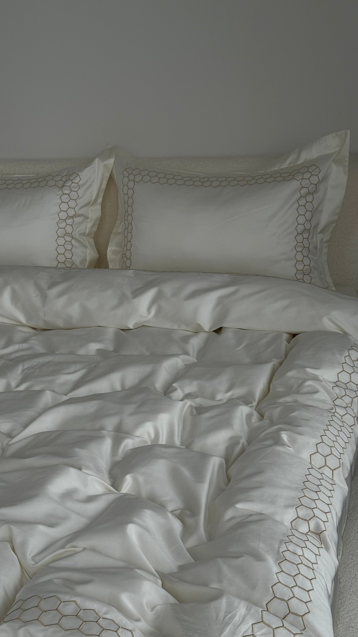 Honey silence Bed set
