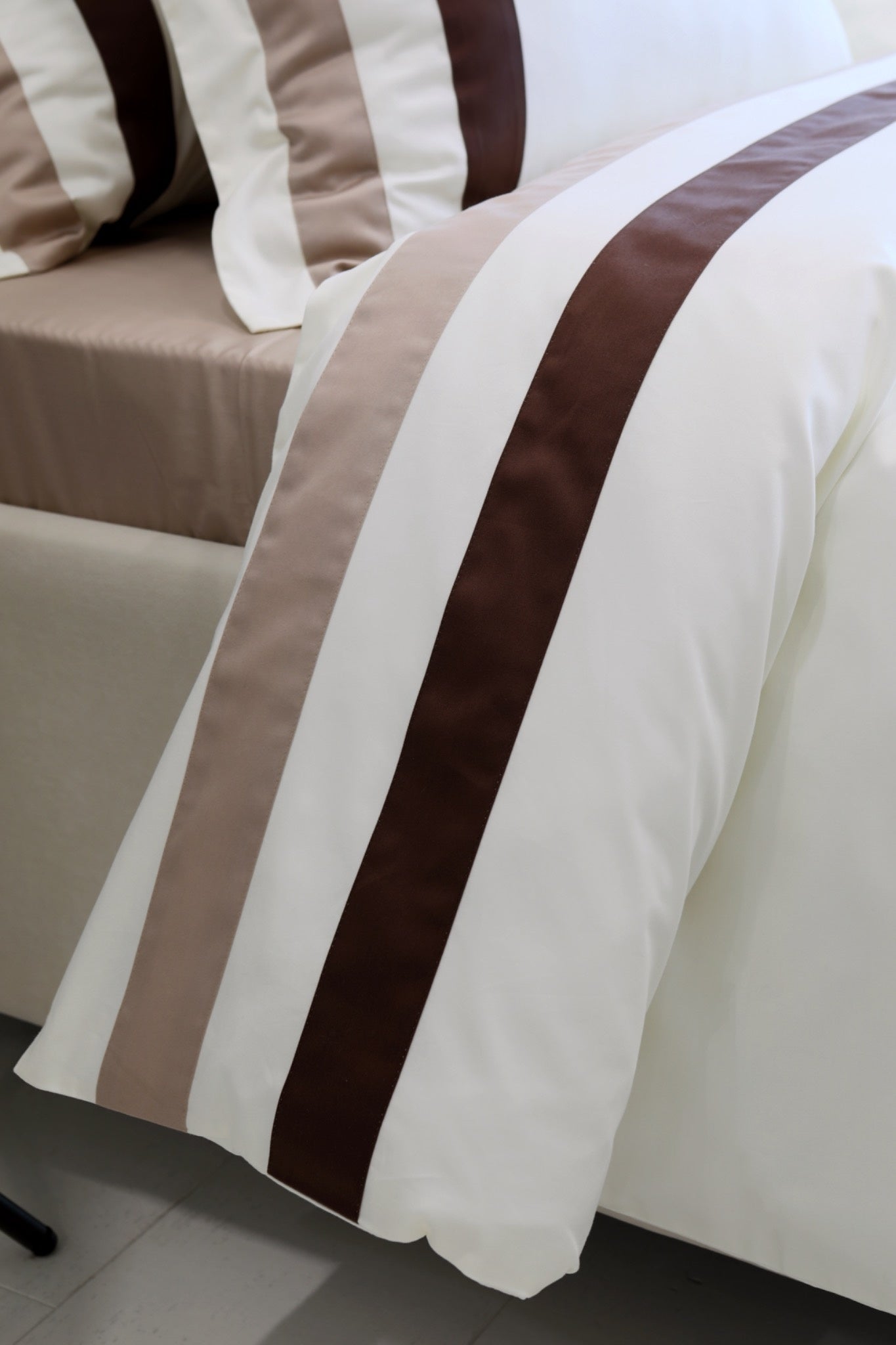 Qahwa lines Bed set