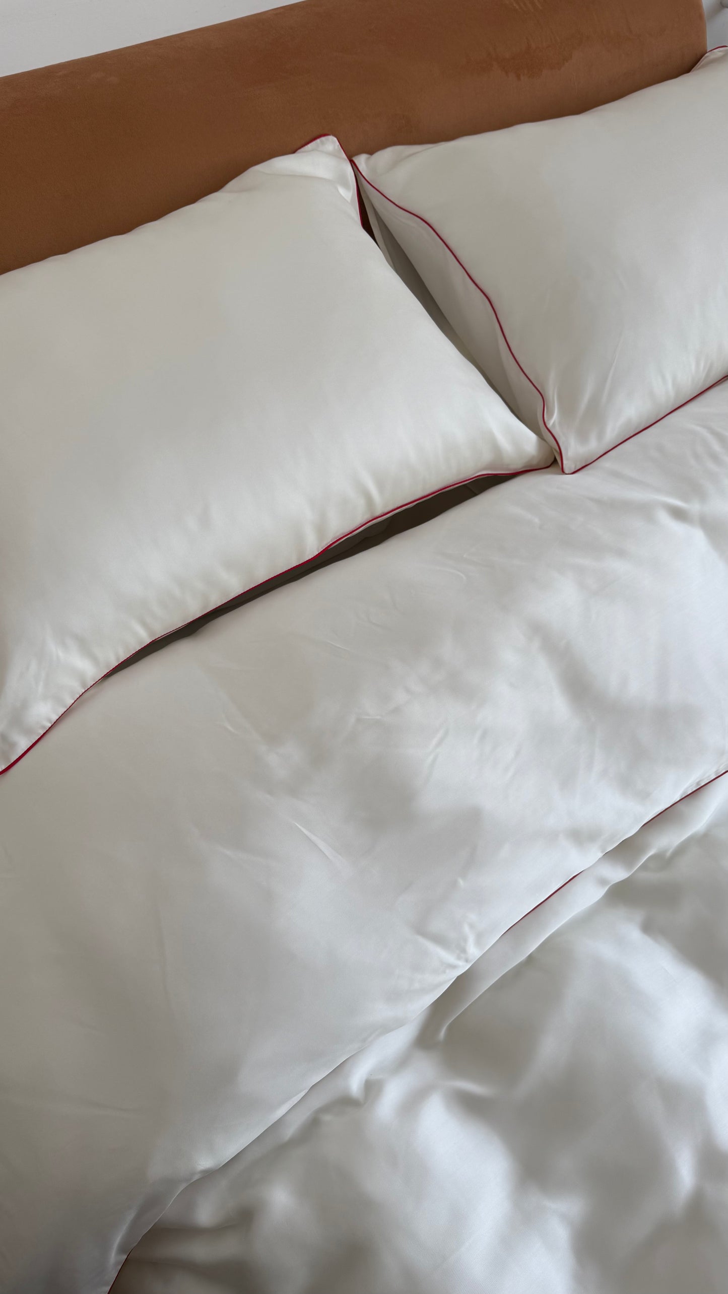 Tencel bed set with colored pipe