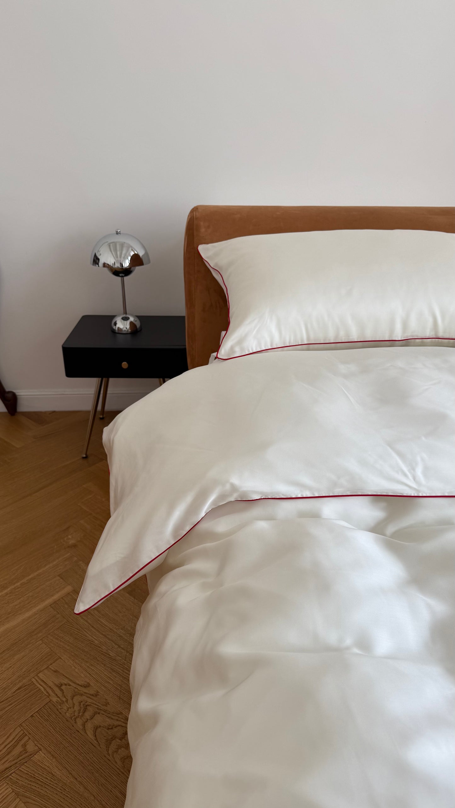 Tencel bed set with colored pipe