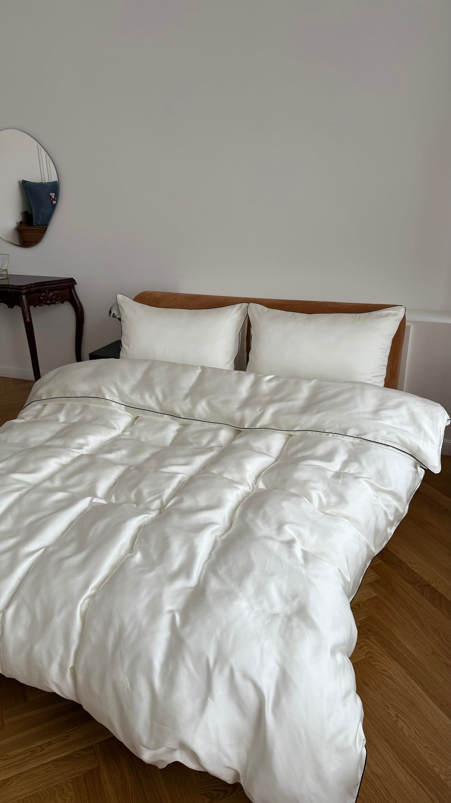 Tencel bed set with colored pipe