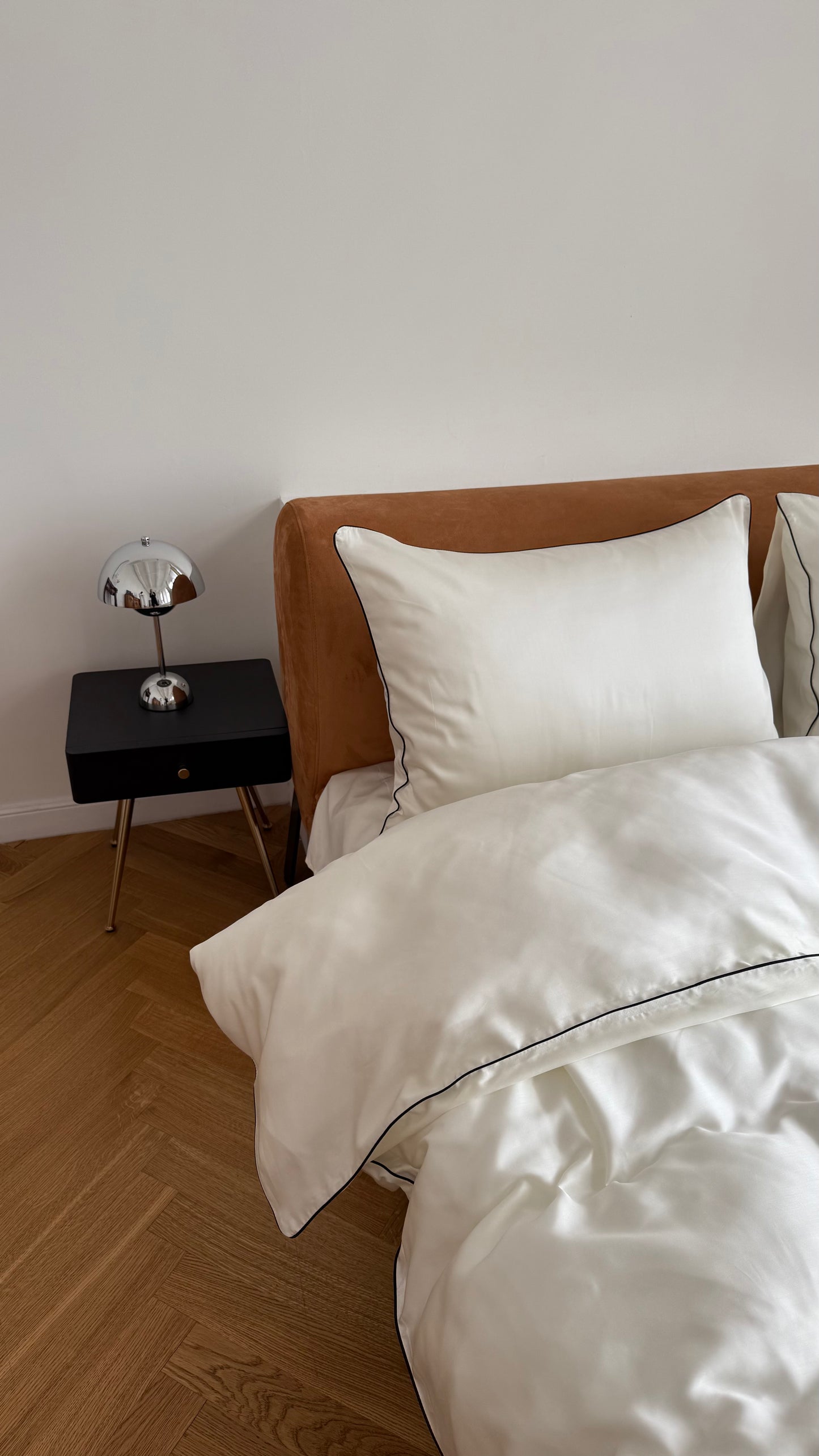 Tencel bed set with colored pipe