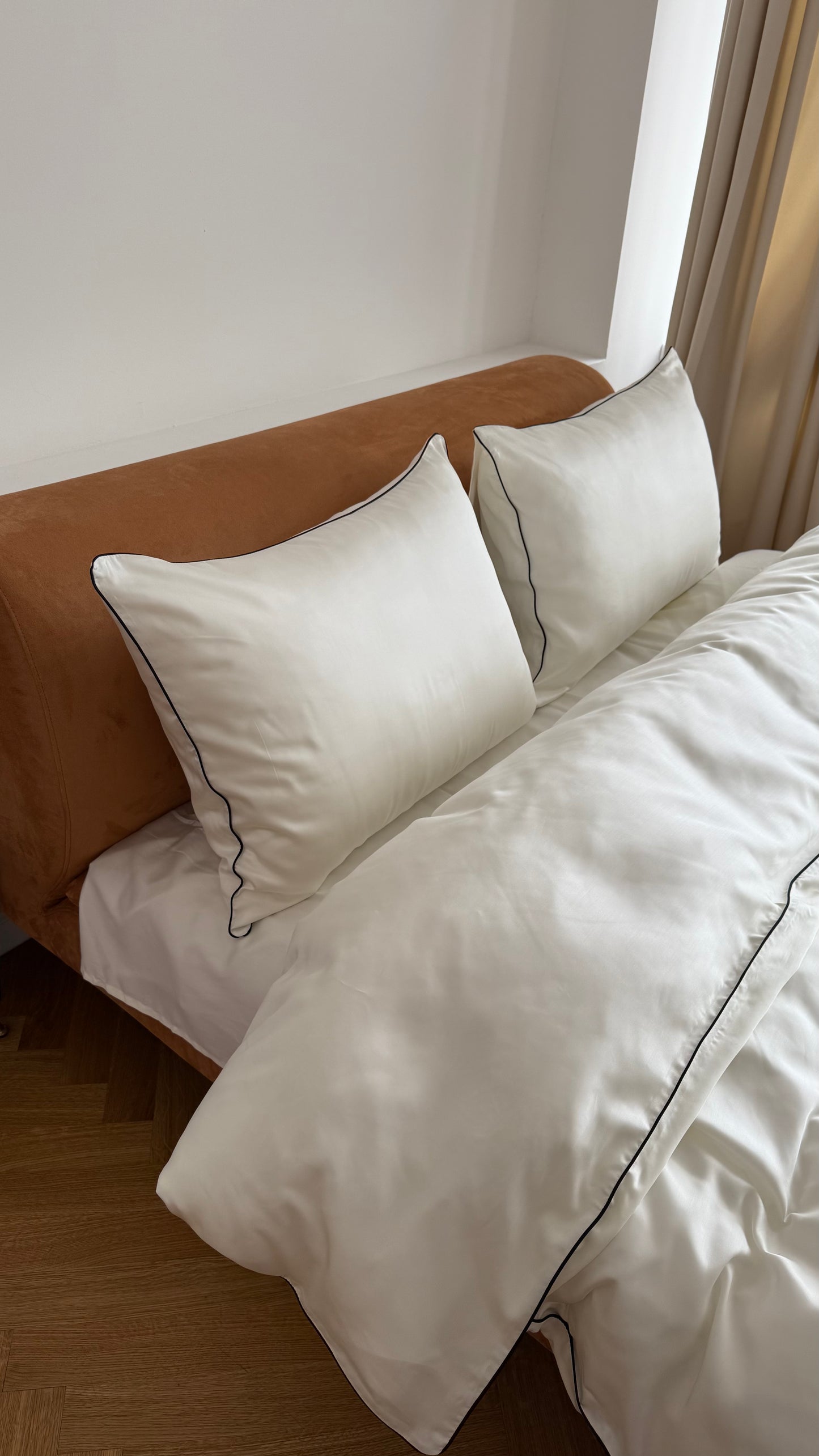 Tencel bed set with colored pipe