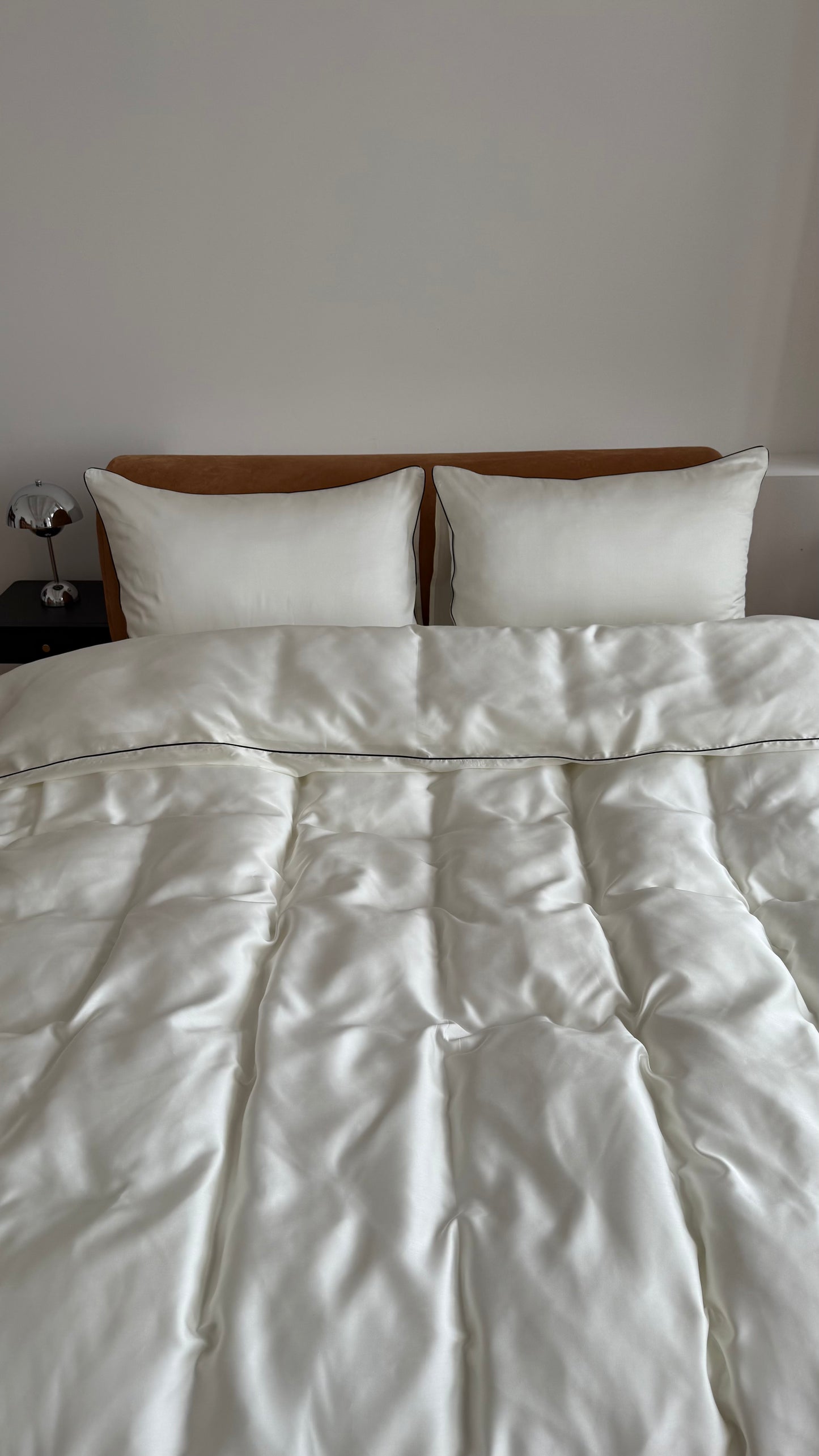 Tencel bed set with colored pipe