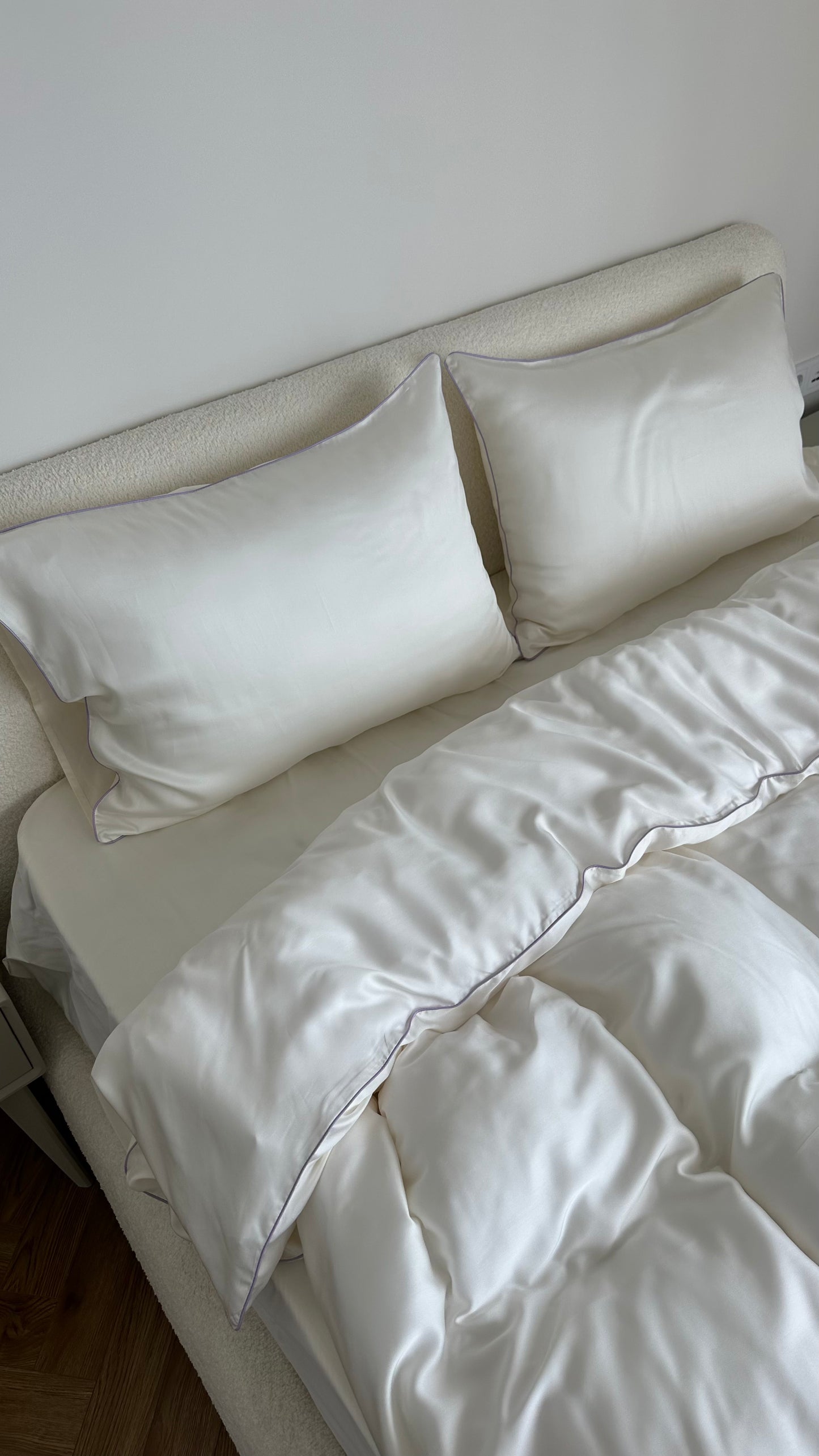 Tencel bed set with colored pipe