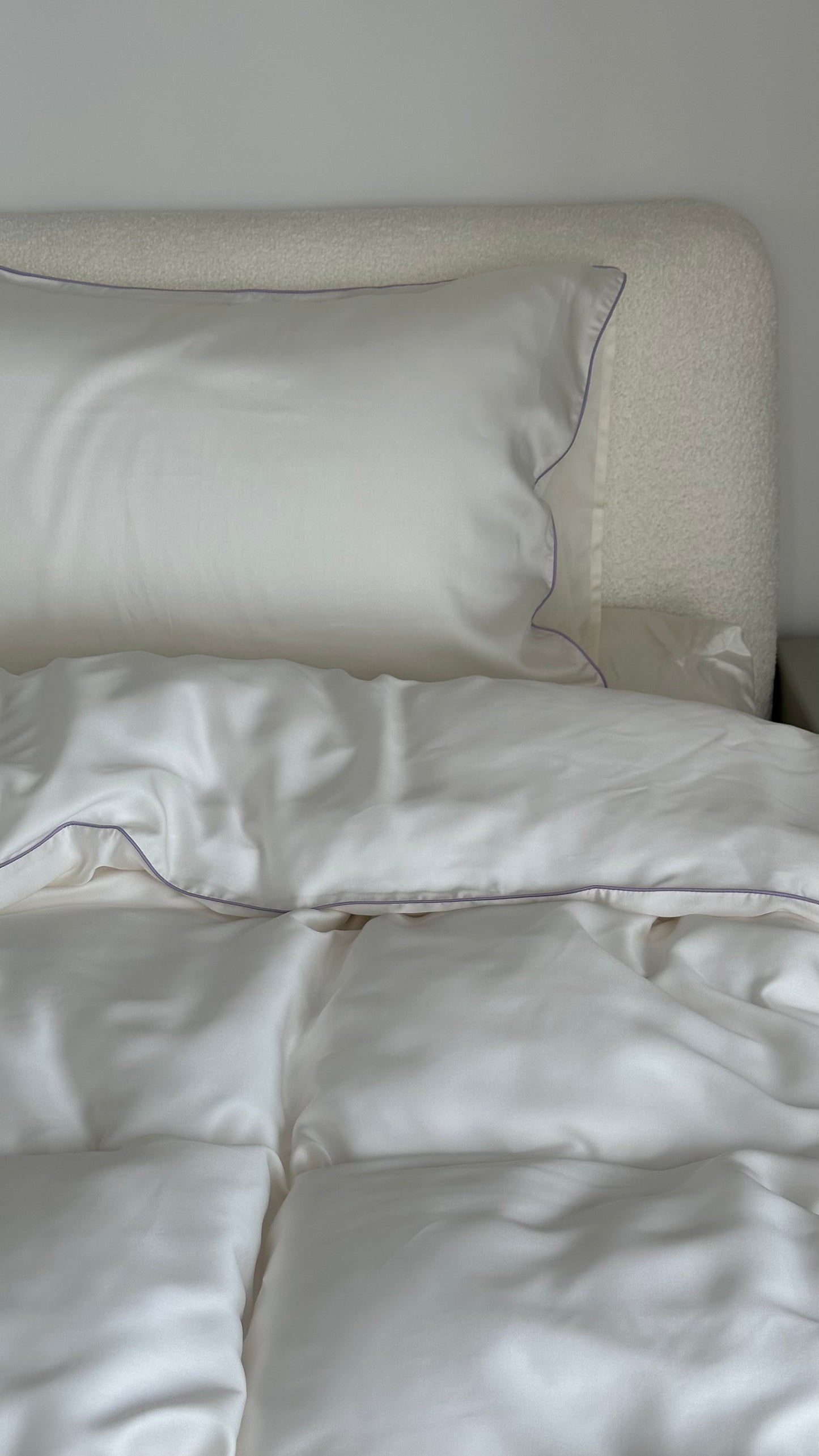 Tencel bed set with colored pipe