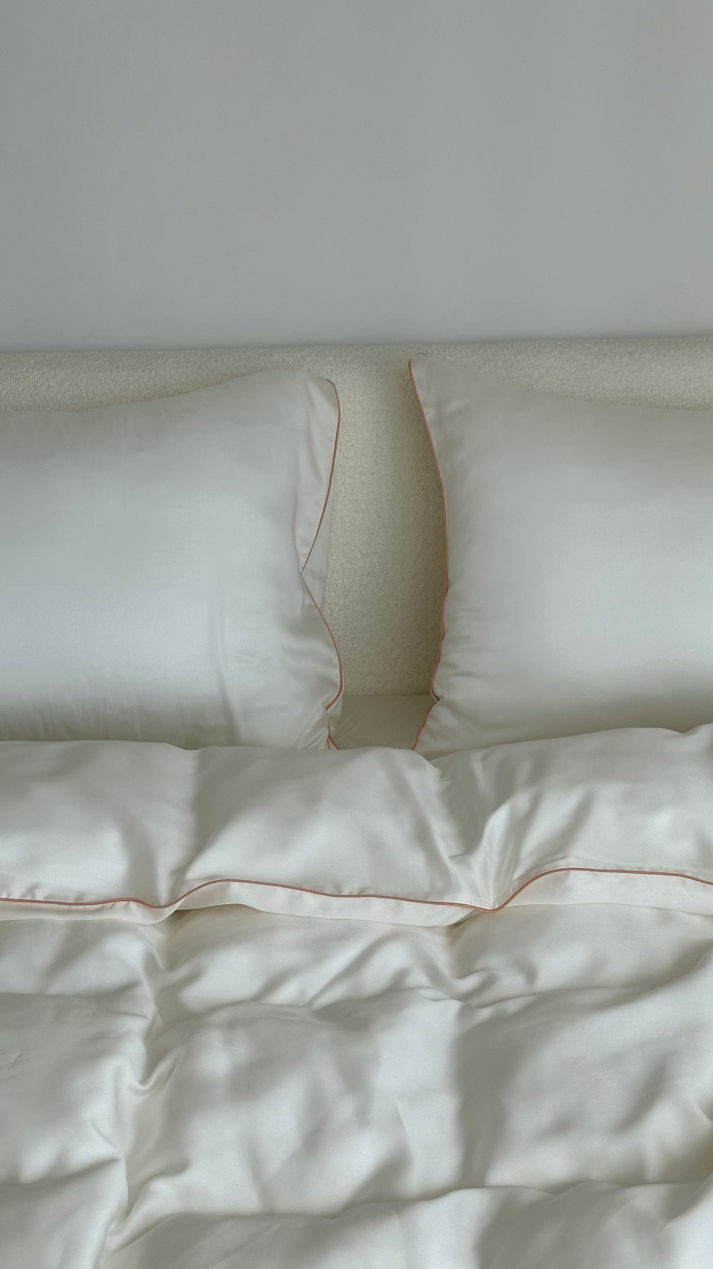 Tencel bed set with colored pipe