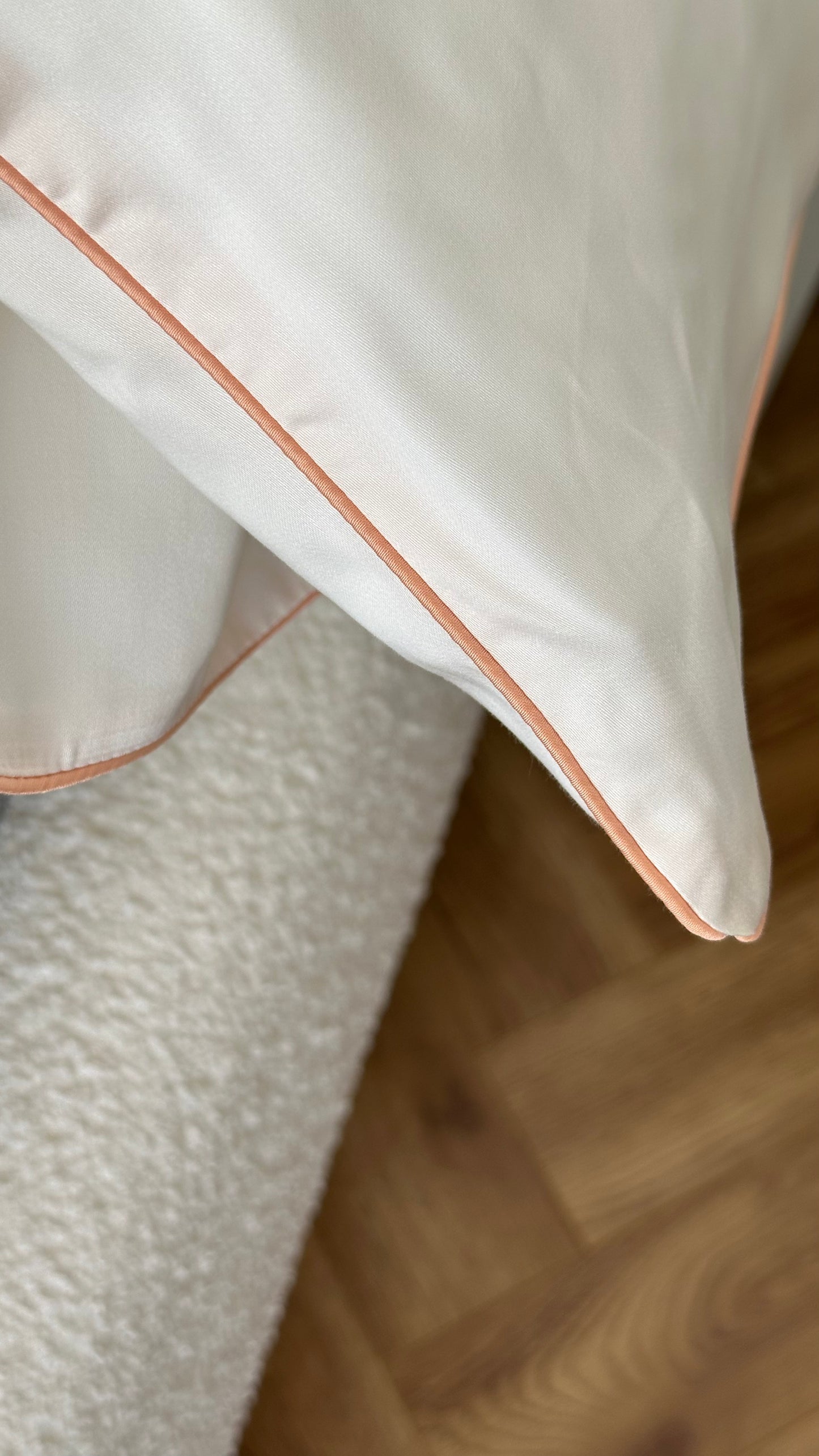 Tencel bed set with colored pipe