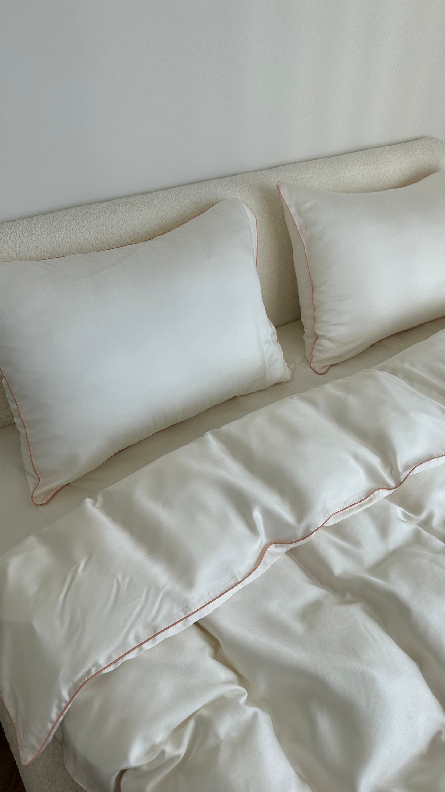 Tencel bed set with colored pipe