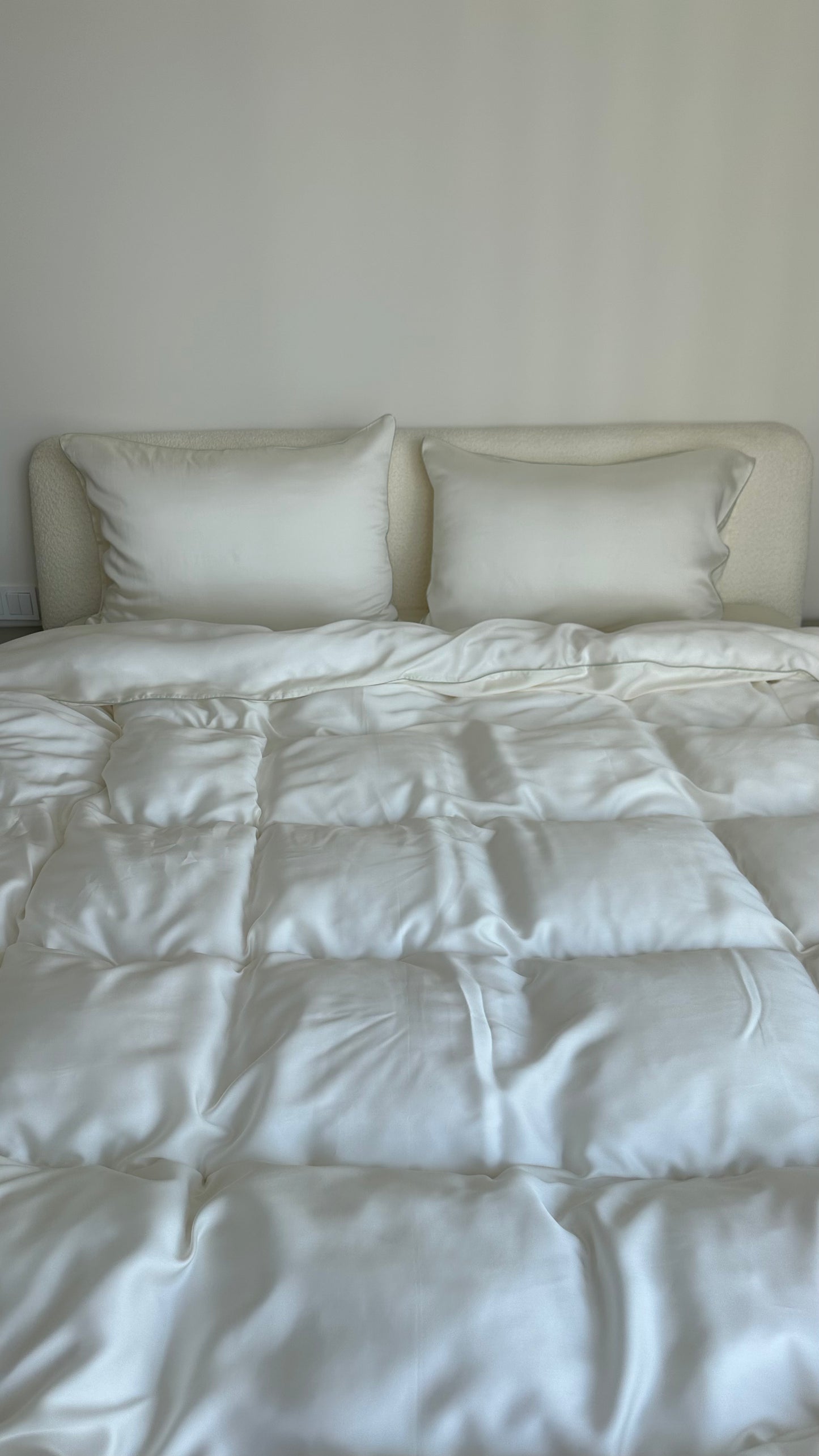 Tencel bed set with colored pipe