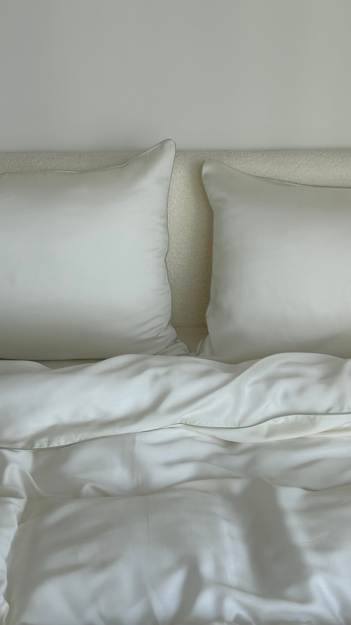 Tencel bed set with colored pipe
