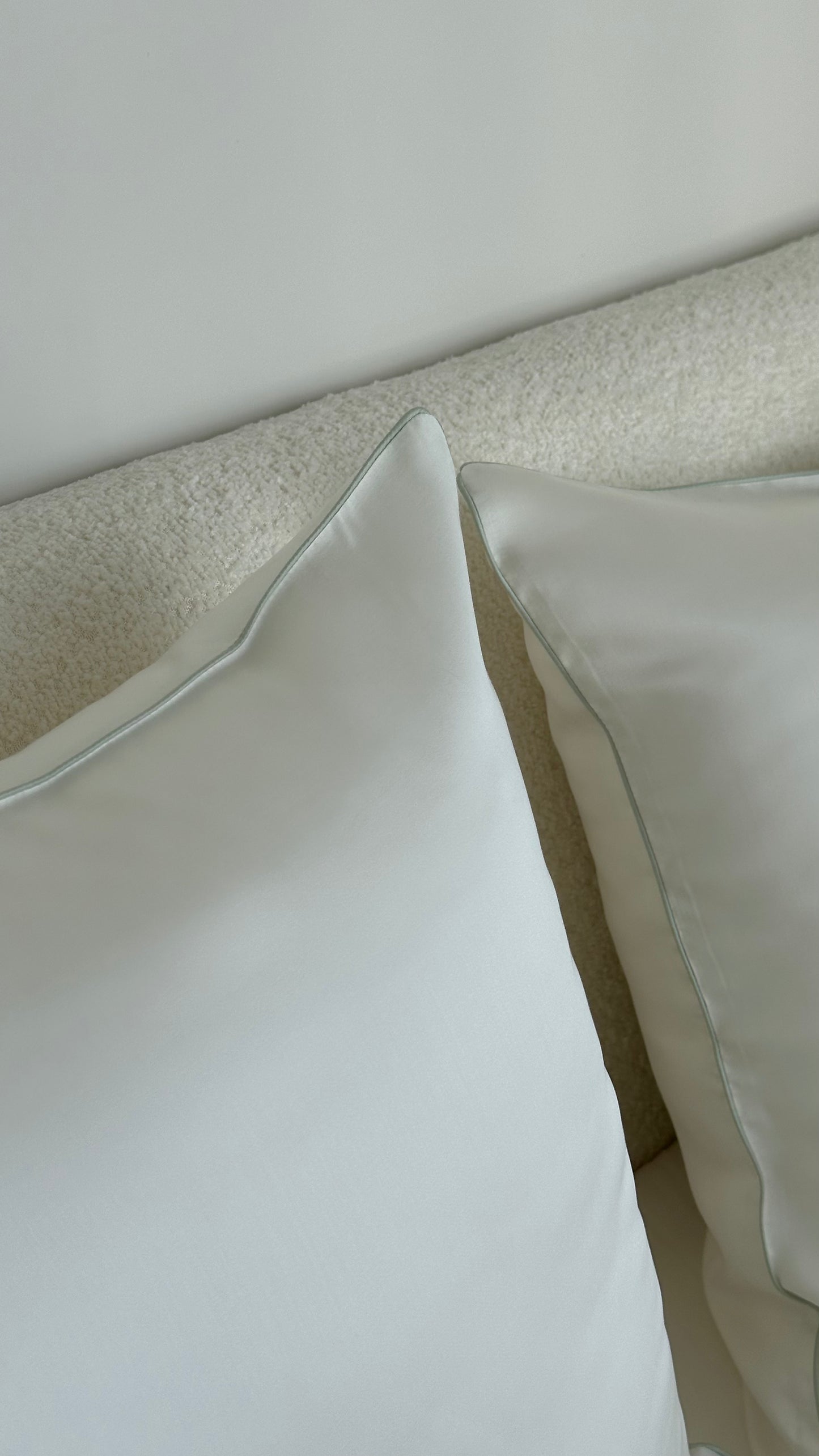 Tencel bed set with colored pipe