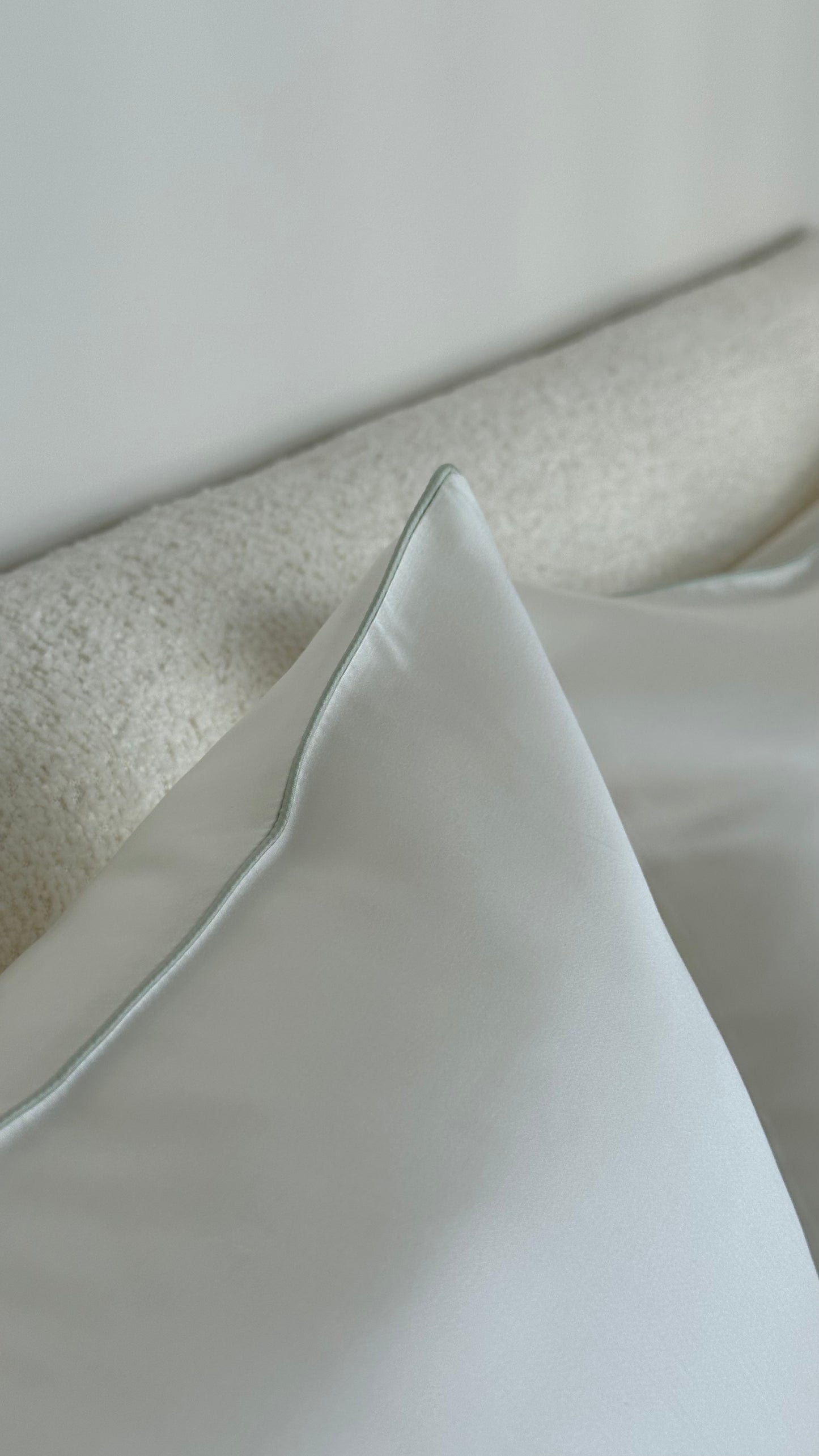 Tencel bed set with colored pipe