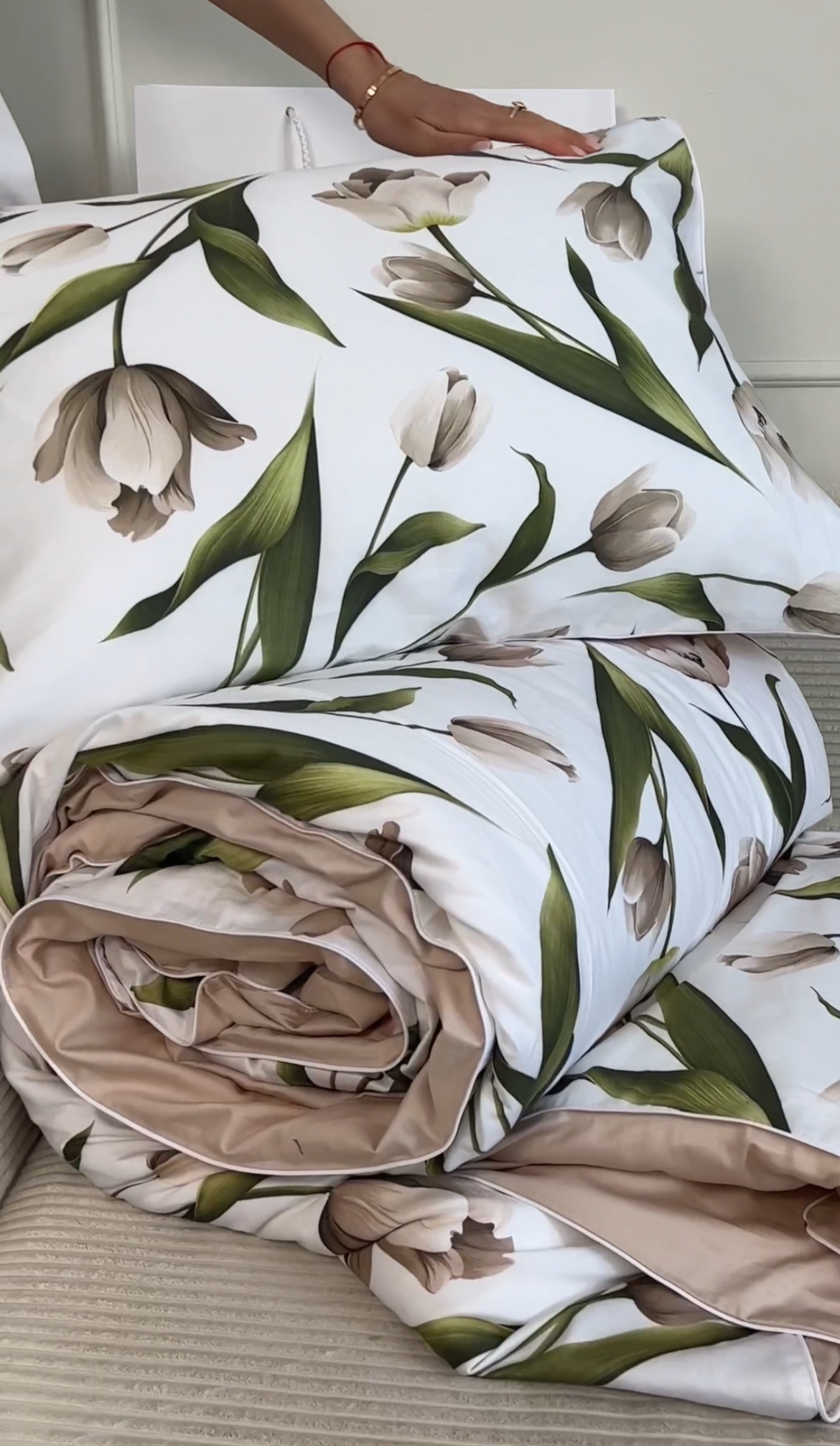Pearl petals Bed set