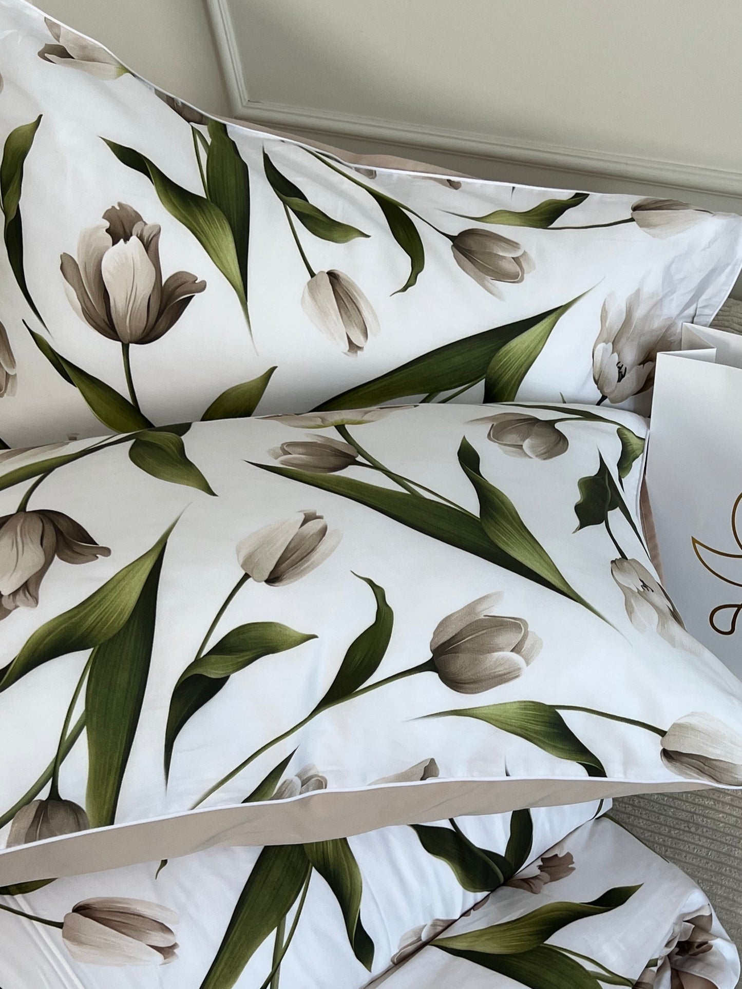 Pearl petals Bed set