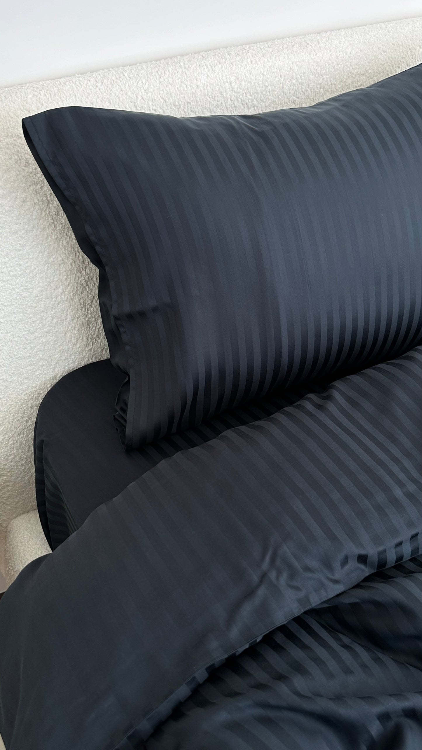 Black stripe Bed set